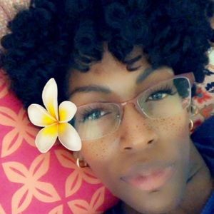 Meet your Posher, Dee